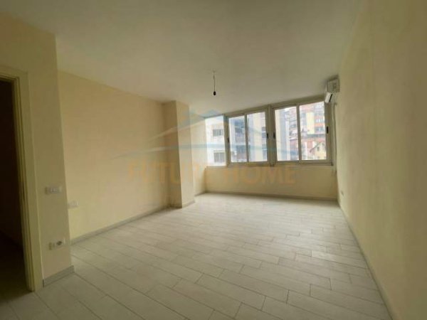 Tirane, jepet me qera ambjent biznesi Kati 2, 142 m² 900 Euro (Rruga Tefta Tashko)