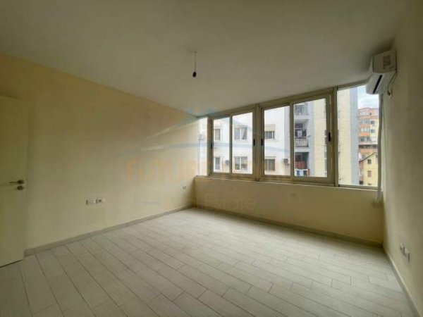 Tirane, jepet me qera ambjent biznesi Kati 2, 142 m² 900 Euro (Rruga Tefta Tashko)