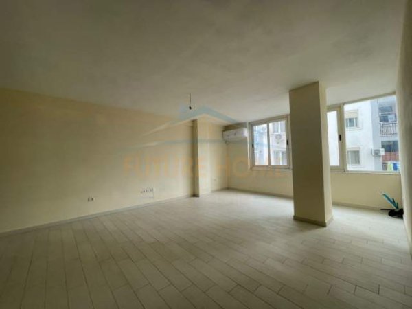 Tirane, jepet me qera ambjent biznesi Kati 2, 142 m² 900 Euro (Rruga Tefta Tashko)