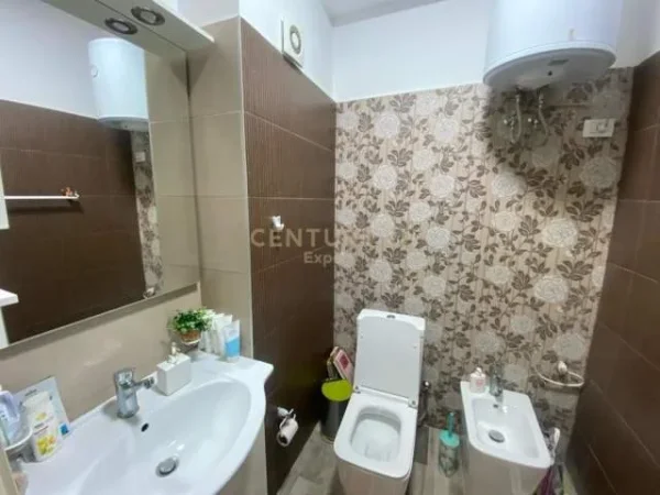 Tirane, jepet me qera apartament 2+1+BLK Kati 5, 85 m² 650 Euro (liqeni)