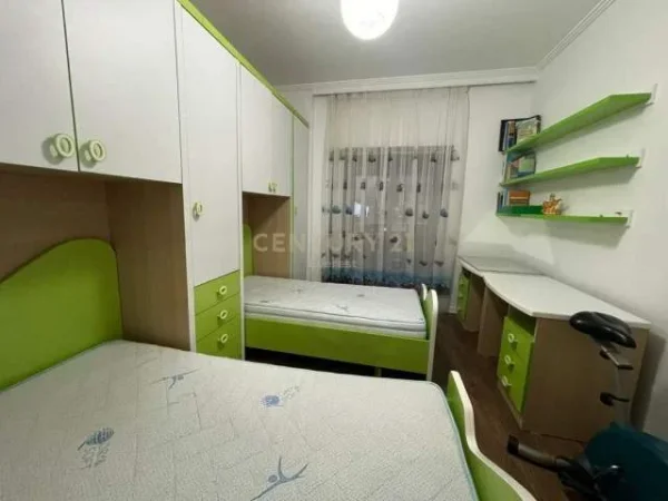 Tirane, jepet me qera apartament Kati 5, 90 m² 700 Euro (liqeni)