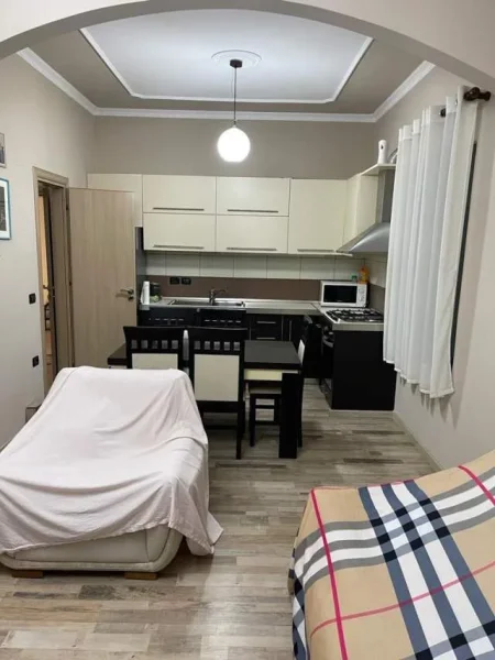 Tirane, jepet me qera Vile Kati 2, 160 m² 40.000 Leke (Vilat Gjermane)