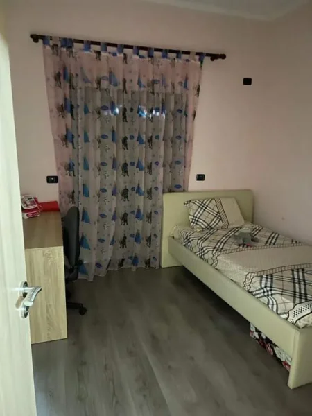 Tirane, jepet me qera Vile Kati 2, 160 m² 40.000 Leke (Vilat Gjermane)