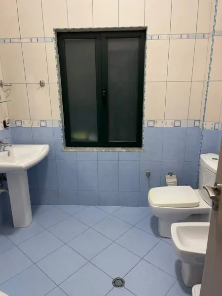 Tirane, jepet me qera Vile Kati 2, 160 m² 40.000 Leke (Vilat Gjermane)