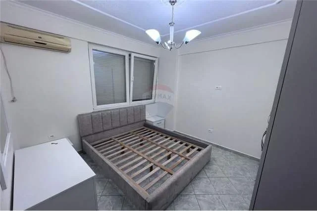 Tirane, jepet me qera apartament 1+1 Kati 2, 80 m² 350euro Euro (xhamlliku)