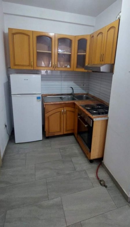 Tirane, jepet me qera Vile 1+1 Kati 1, 60 m² 25.000 Leke (100 m nga 2 Rrotondot Astir)