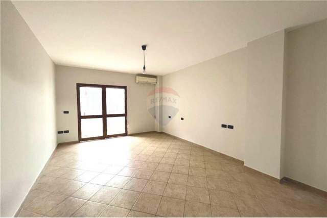 Tirane, shes apartament 2+1+BLK Kati 3, 97 m² 145.000 Euro (rruga kavajes)