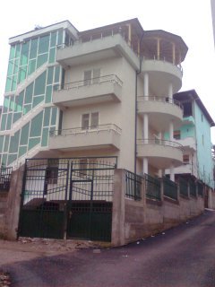 Tirane, jepet me qera Vile 3 Katshe Kati 0, 300 m² 2.500 Euro (Vilat Amerikane)