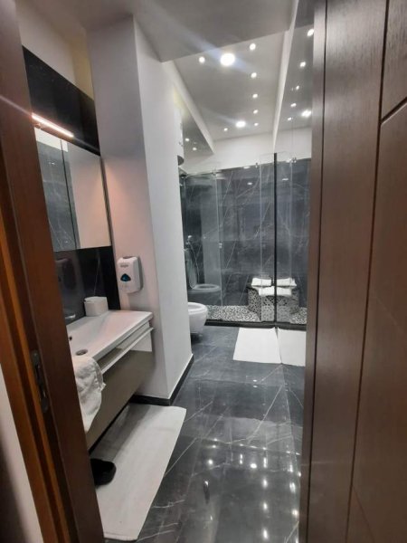 Tirane, shitet ambjent biznesi Kati 1, 448 m² 1.066.000 Euro (Kinostudio, prane Tower Brigde)