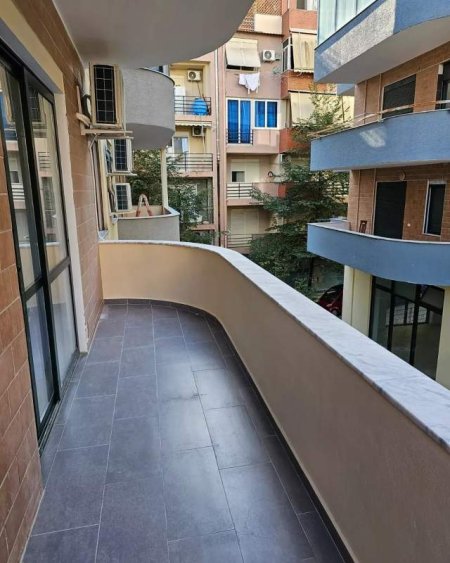 Tirane, jepet me qera 2+1+BLK  i ri fare Kati 2, 75 m² 600 Euro (Liqeni i Thate buze rruge)