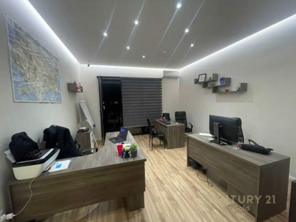 Tirane, jepet me qera zyre Kati 8, 125 m² 800 Euro (SQUARE 21)