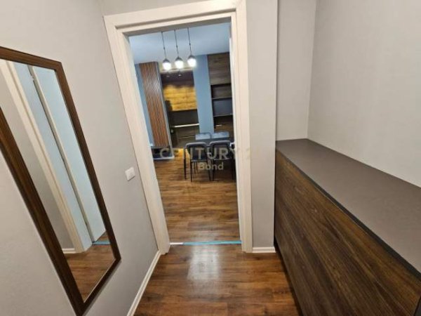 Tirane, jepet me qera apartament 1+1 Kati 4, 67 m² 700 Euro (Rr.Barrikadave)