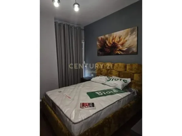 Tirane, jepet me qera apartament 65 m² 700 Euro