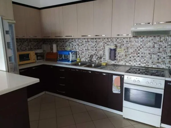 Tirane, jepet me qera Kati 8, 105 m² 40.000 Leke (prane KMY)