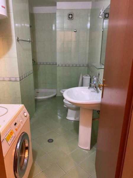 Tirane, jepet me qera apartament 1+1+BLK Kati 5, 70 m² 450 Euro (Delijorgji)