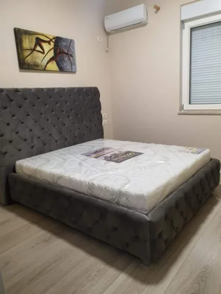 Tirane, jepet me qera Kati 3, 90 m² 55.000 Leke (Kompleksi Delijorgji)