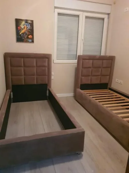 Tirane, jepet me qera Kati 3, 90 m² 55.000 Leke (Kompleksi Delijorgji)
