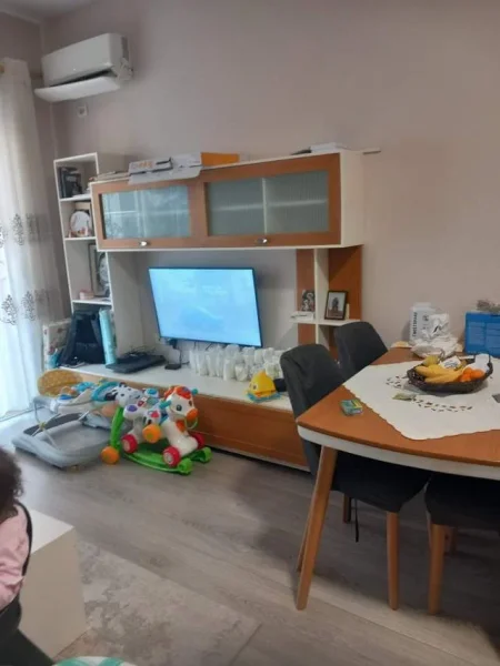 Tirane, jepet me qera Kati 3, 90 m² 55.000 Leke (Kompleksi Delijorgji)