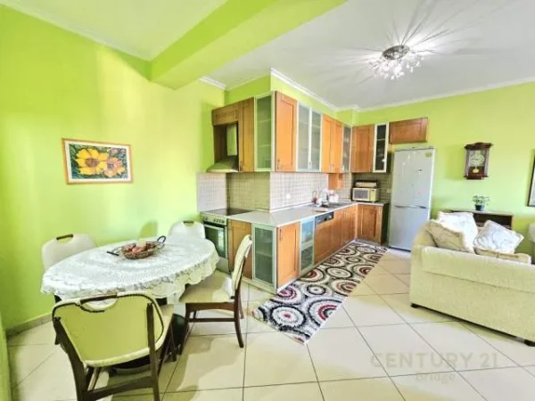 Tirane, jepet me qera apartament 112 m² 600 Euro