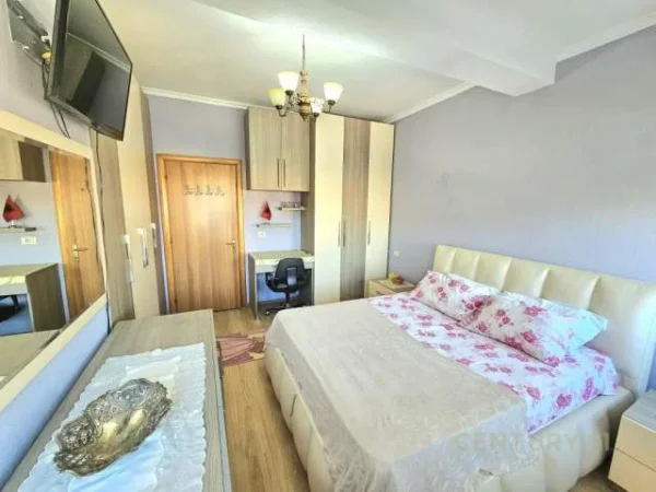 Tirane, jepet me qera apartament 112 m² 600 Euro