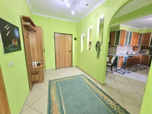 Tirane, jepet me qera apartament 112 m² 600 Euro