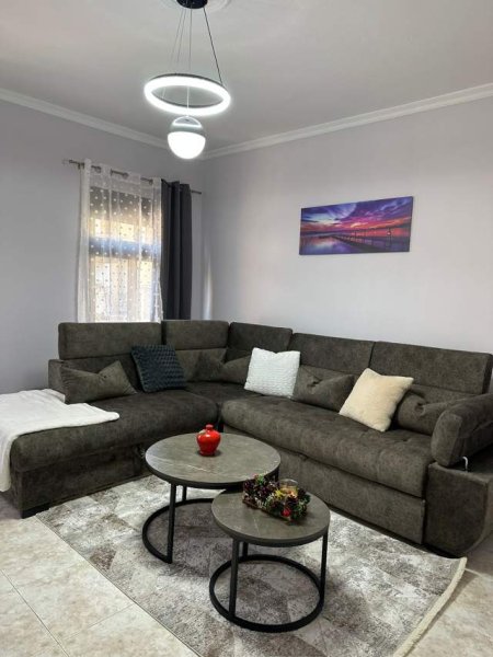 Jepet  apartament me qera ditore 2+1+A+BLK Kati 4, 109 m² 65 Euro/nata Blloku