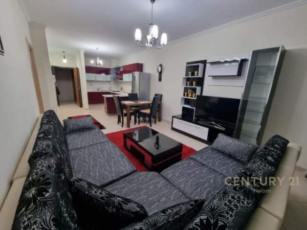 Tirane, jepet me qera apartament 1+1 Kati 2, 70 m² 400 Euro (FRESKU)