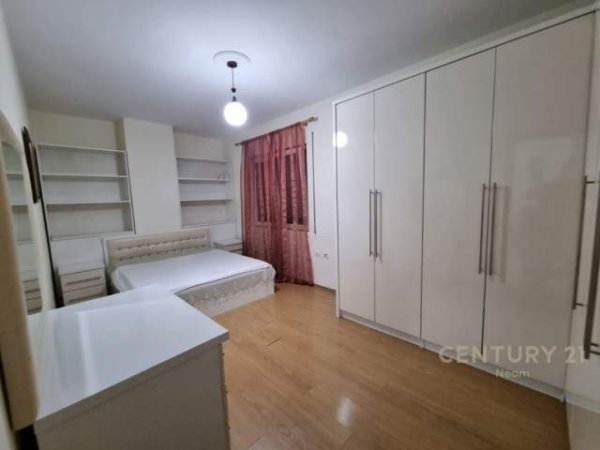 Tirane, jepet me qera apartament 1+1 Kati 2, 70 m² 400 Euro (FRESKU)