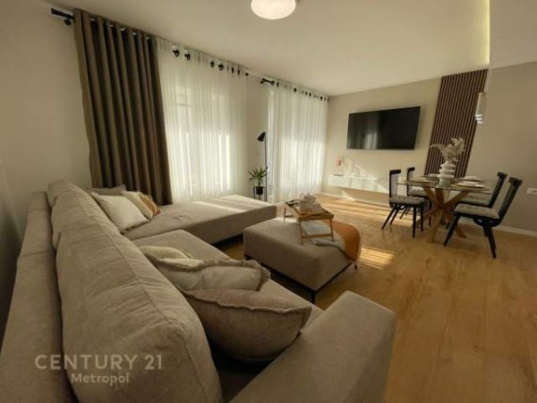 Tirane, shitet apartament Kati 1, 77 m² 158.000 Euro (qender)