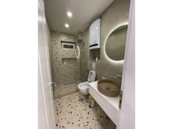 Tirane, shitet apartament Kati 1, 77 m² 158.000 Euro (qender)