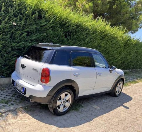 Tirane, shitet makine MINI COUNTRYMAN Viti 2015, 13.000 Euro