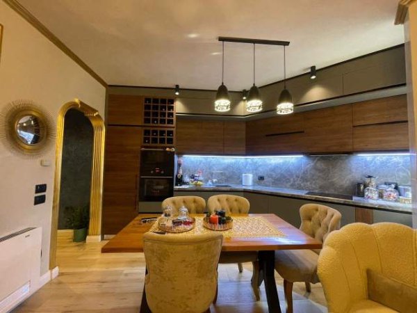 Tirane, shitet apartament 2+1 Kati 8, 95 m² 200.000 Euro (stacioni i trenit)