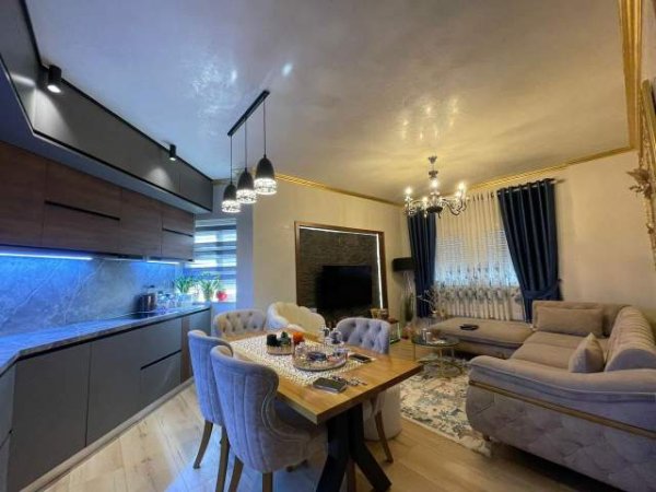 Tirane, shitet apartament 2+1 Kati 8, 95 m² 200.000 Euro (stacioni i trenit)