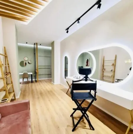 Tirane, ofert apartament 1.200 Euro (21 dhjetori)