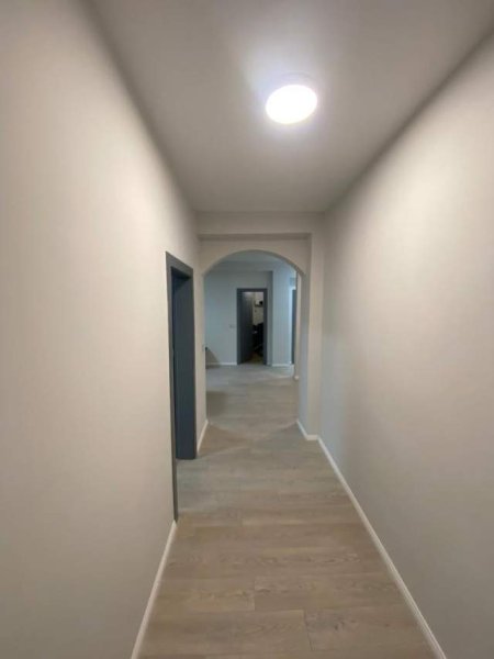 Tirane, jepet me qera zyre Kati 5, 110 m² 950 Euro (Ish Blloku)