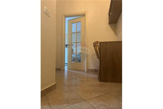 Tirane, jepet me qera apartament 1+1 69 m² 500 Euro (Komuna e Parisit)