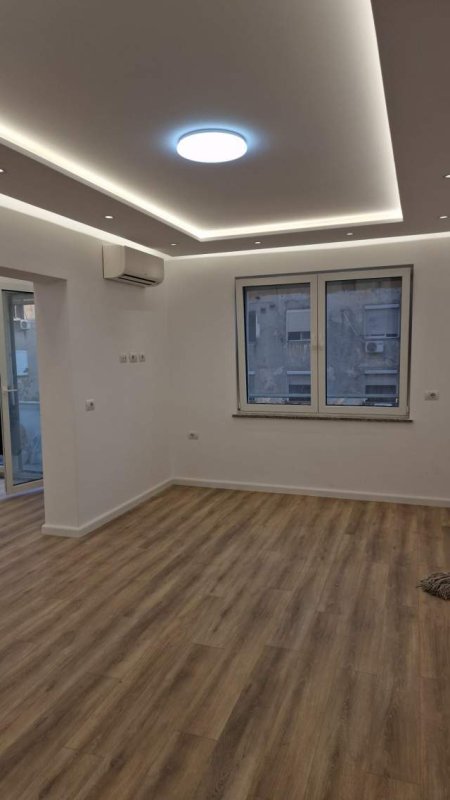 Tirane, jepet me qera ambjent biznesi Kati 3, 105 m² 1.600 Euro (Mine Peza)