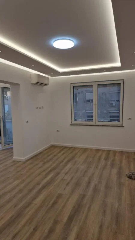 Tirane, jepet me qera ambjent biznesi Kati 3, 105 m² 1.600 Euro (Mine Peza)