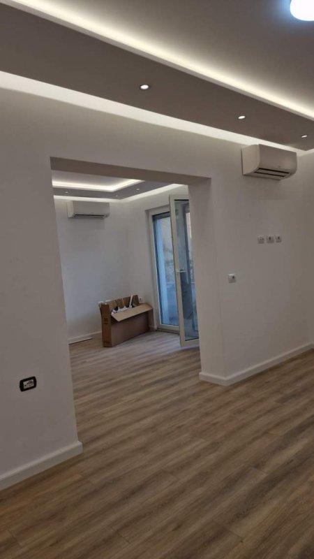 Tirane, jepet me qera ambjent biznesi Kati 3, 105 m² 1.600 Euro (Mine Peza)