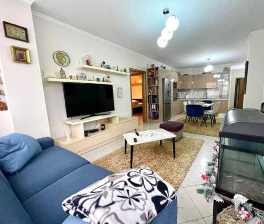 Tirane, jepet me qera apartament 2+1+BLK Kati 4, 98 m² 650 Euro (AKUADROMI)