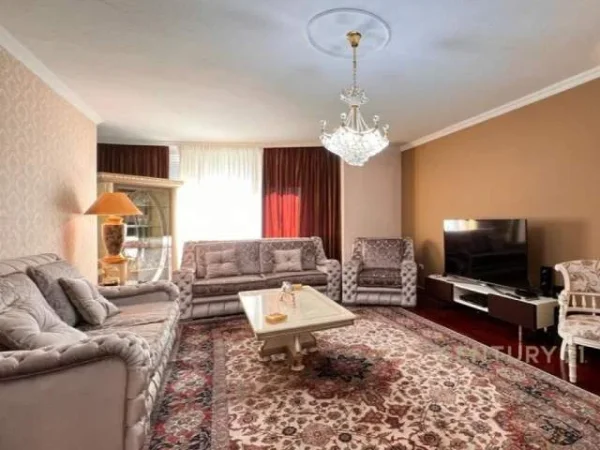 Tirane, jepet me qera apartament 2+1+BLK Kati 8, 140 m² 1.500 Euro (pranë "Vilës Enver", Ish Blloku)