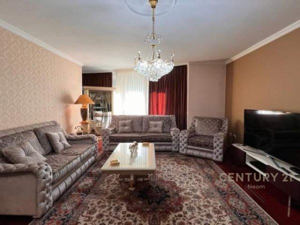 Tirane, jepet me qera apartament 2+1+BLK Kati 8, 140 m² 1.500 Euro (pranë "Vilës Enver", Ish Blloku)