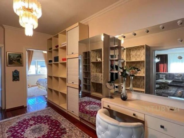 Tirane, jepet me qera apartament 2+1+BLK Kati 8, 140 m² 1.500 Euro (pranë "Vilës Enver", Ish Blloku)