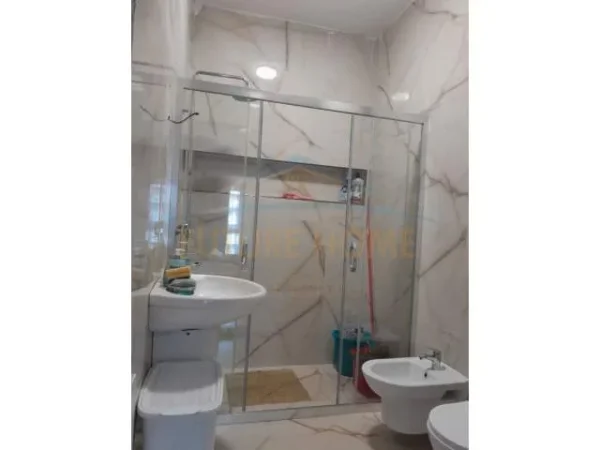 Tirane, jepet me qera apartament 1+1 Kati 9, 75 m² 450