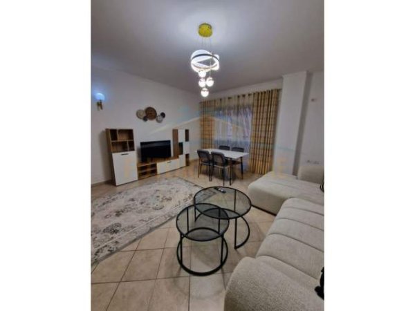 Tirane, jepet me qera apartament 2+1 Kati 3, 84 m² 700 Euro (Kopshti Zoologjik)