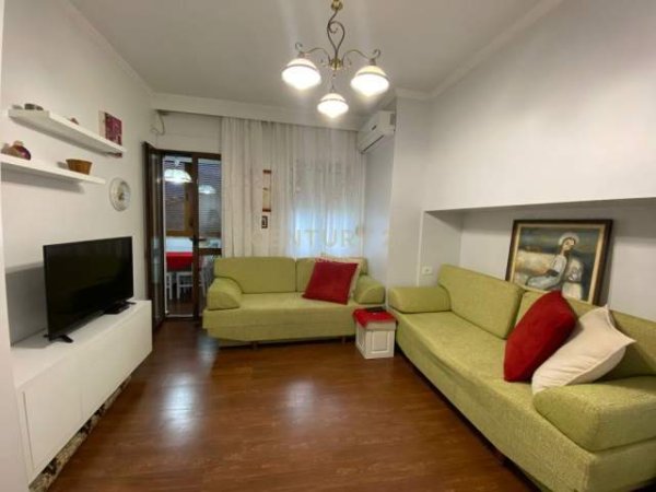 Tirane, jepet me qera apartament 1+1 Kati 2, 40 m² 350 Euro (Qyteti Studenti)