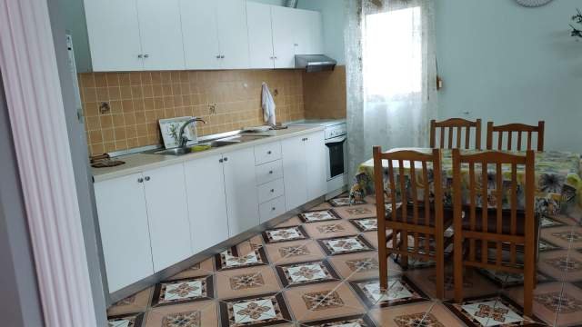 !DHENE!Durres, jepet me qera apartament 3+1 Kati 2, 131 m² 350 Euro (Tek Rrethrotullimi i Unazes Durres.)