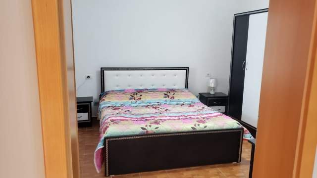 !DHENE!Durres, jepet me qera apartament 3+1 Kati 2, 131 m² 350 Euro (Tek Rrethrotullimi i Unazes Durres.)