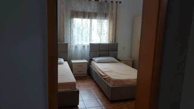 !DHENE!Durres, jepet me qera apartament 3+1 Kati 2, 131 m² 350 Euro (Tek Rrethrotullimi i Unazes Durres.)