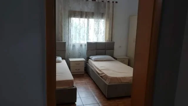 !DHENE!Durres, jepet me qera apartament 3+1 Kati 2, 131 m² 350 Euro (Tek Rrethrotullimi i Unazes Durres.)